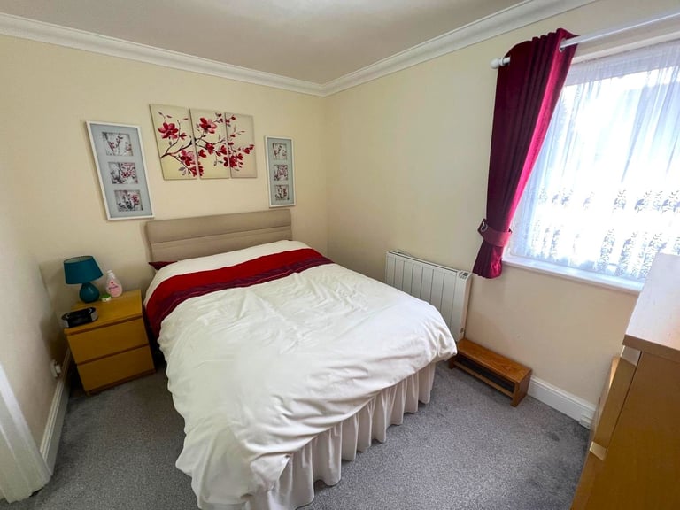 Excellent condition 2 bedrooms 2 receptions terrace house in woodford Green, ilford