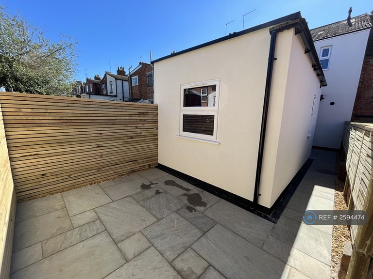 1 bedroom in Lower Hester Street, Northampton, NN2 (#2594474)