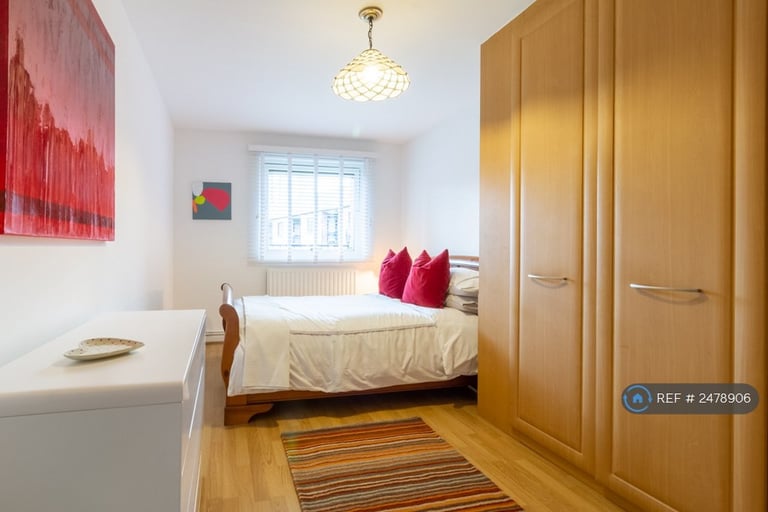 1 bedroom flat in Cooper Close, London, SE1 (1 bed) (#2478906)