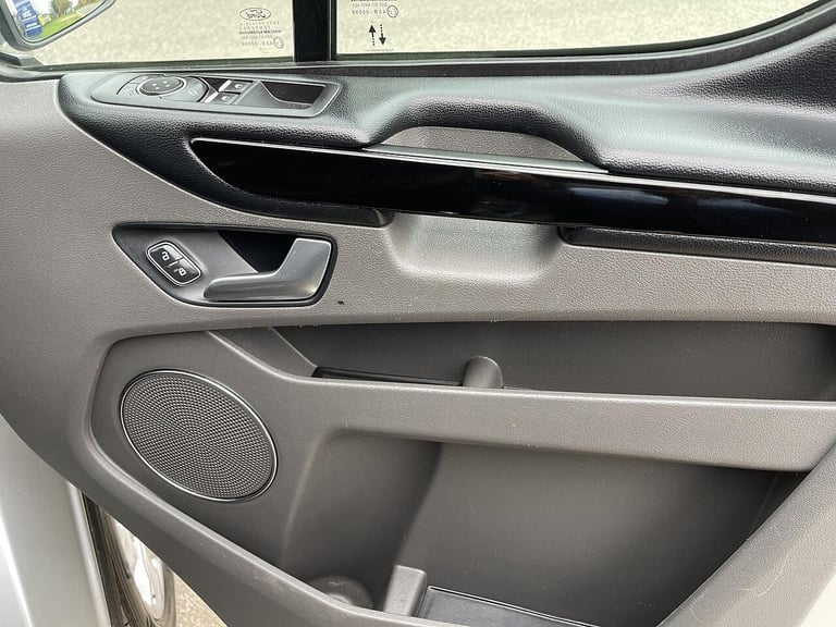 2020 Ford Tourneo Custom 2.0 320 EcoBlue Titanium Auto L2 Euro 6 (s/s) 5dr MPV Diesel Automatic