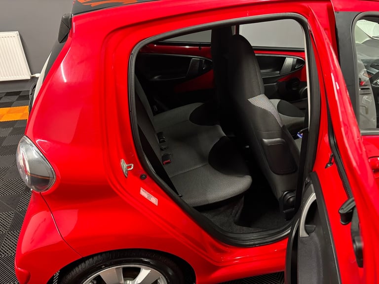 2013 Toyota AYGO 1.0 VVT-i Move with Style 5dr HATCHBACK Petrol Manual