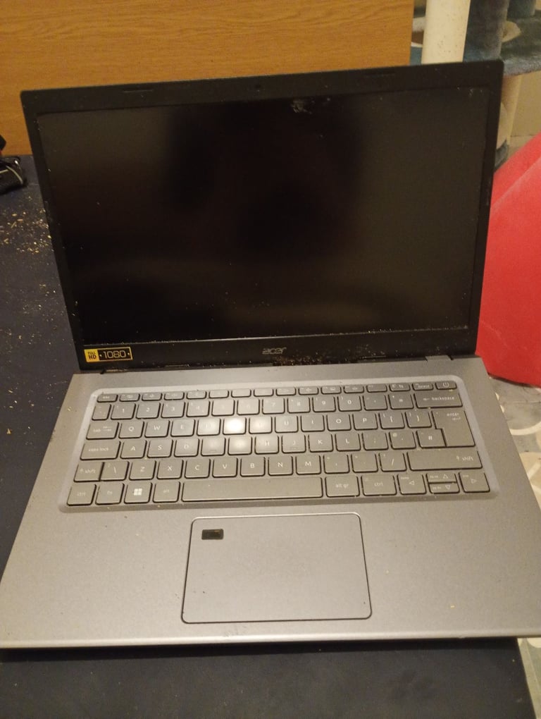 Acer Aspire 5 14" Laptop for sale. Selling for £260 or any near offer.  READ DESCRIPTION!!!