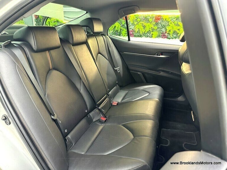 Toyota Camry 2.5 VVT-I DESIGN [SAT NAV, LEATHER, HEATED SEATS &amp; REVERSE CAMERA]