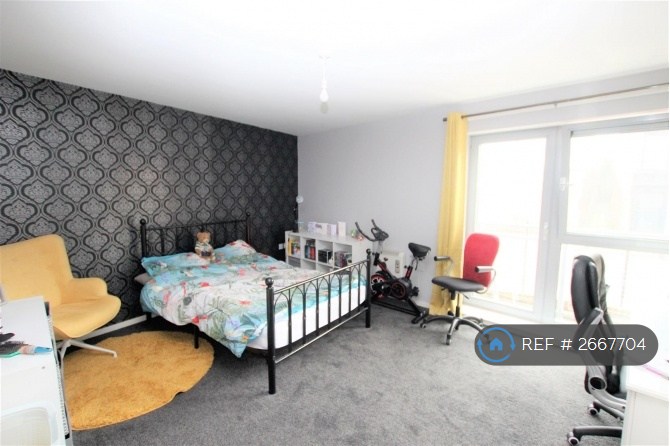 2 bedroom flat in Low Street, Sunderland, SR1 (2 bed) (#2667704)