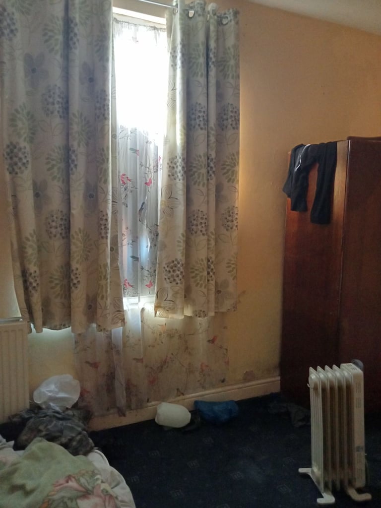 image for Large room to rent