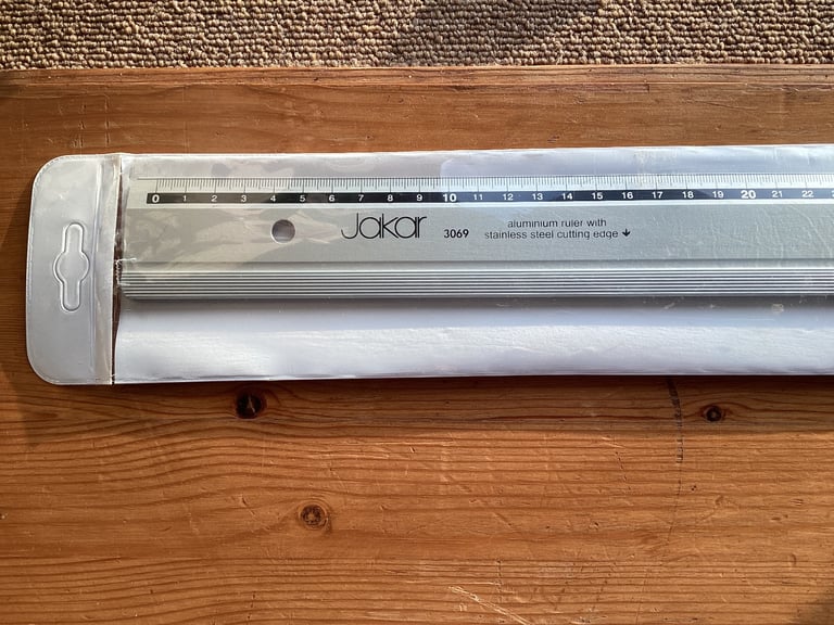 image for Aluminium ruler 1m with cutting edge