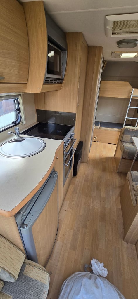 Abbey freestyle 560/6 berth fixed bunk beds 2008 motor mover full awning 