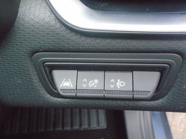 2022 Renault Clio 1.0 TCe Iconic Euro 6 (s/s) 5dr HATCHBACK Petrol Manual