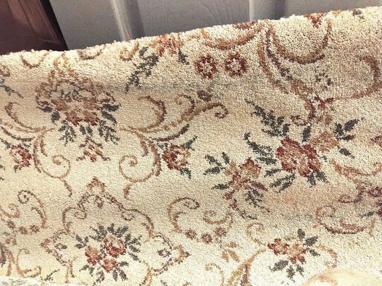 image for 100% Wool carpet in a traditional design