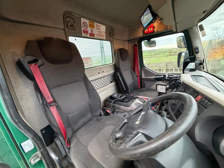 2015 DAF LF55.220 18T WITH HMF 1210 CRANE