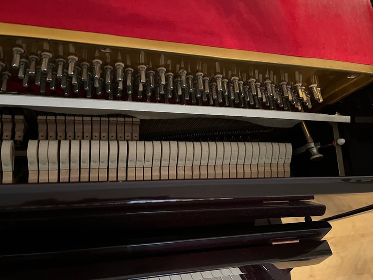 Evestaff Piano (Mahogany)