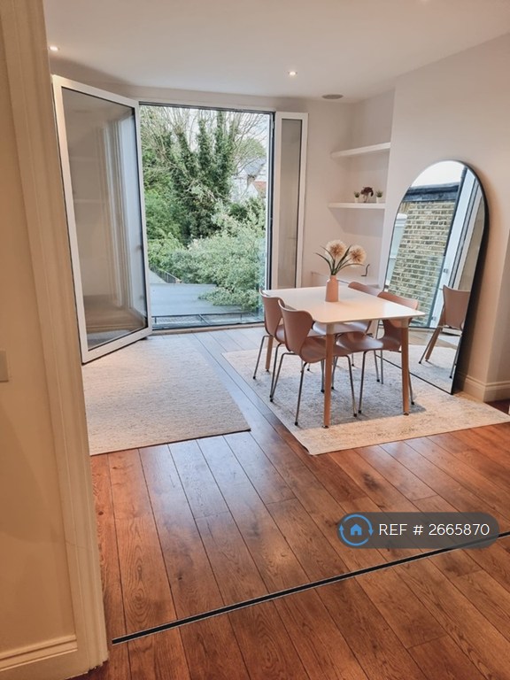 3 bedroom flat in Heathfield Gardens, London, W4 (3 bed) (#2665870)