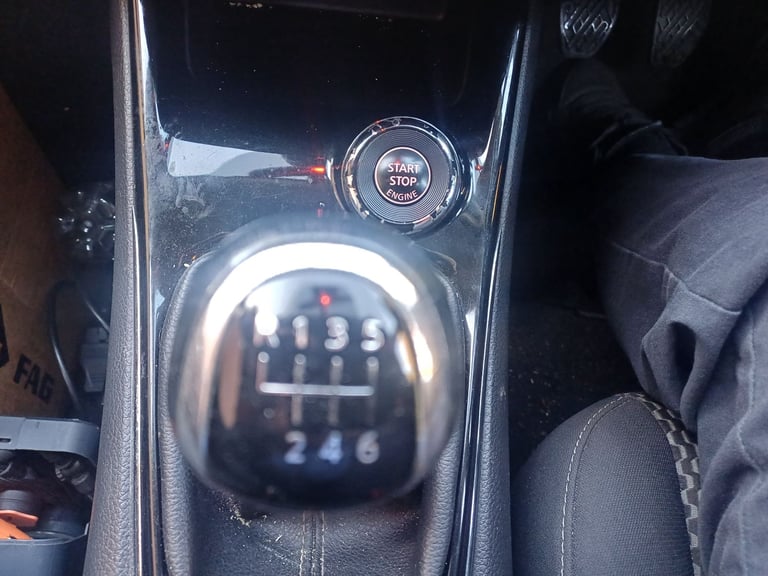 Nissan, PULSAR, Hatchback, 2015, Manual, 1197 (cc), 5 doors