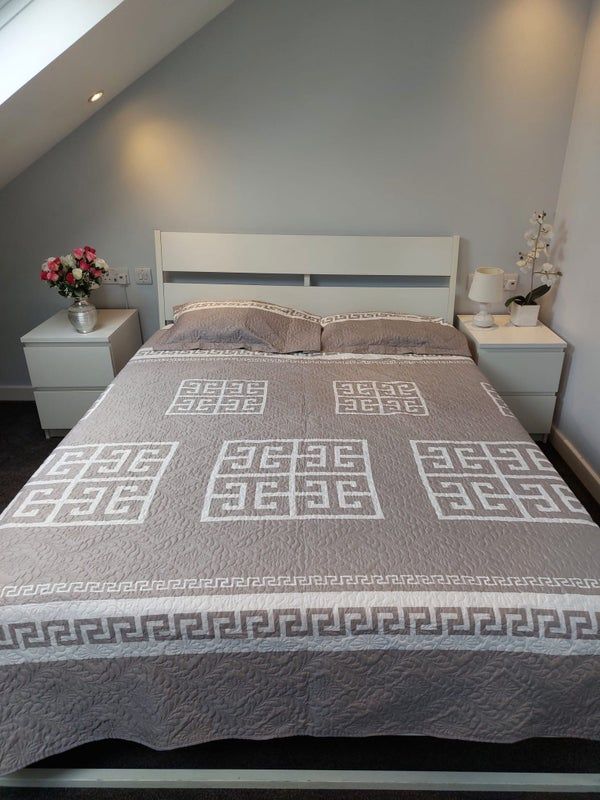En-Suite Loft, Prime Location Airport access