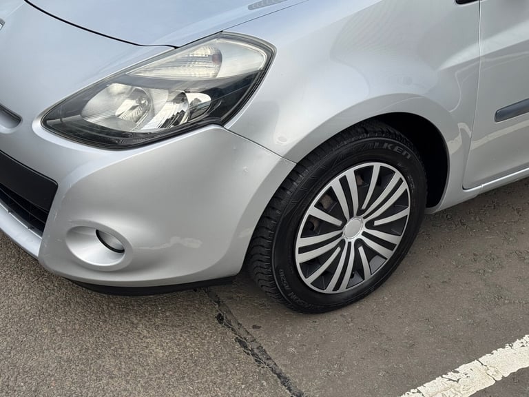 2011 Renault Clio 1.2 16V Expression 5dr HATCHBACK Petrol Manual