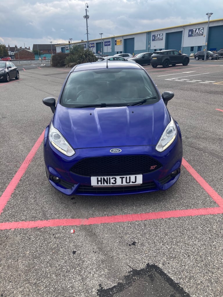 Ford, FIESTA, Hatchback, 2013, Manual, 1596 (cc), 3 doors