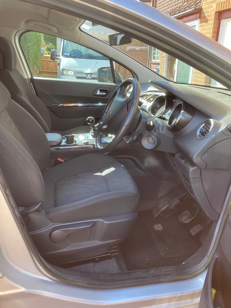 Peugeot, 3008, Hatchback, 2011, Manual, 1560 (cc), 5 doors