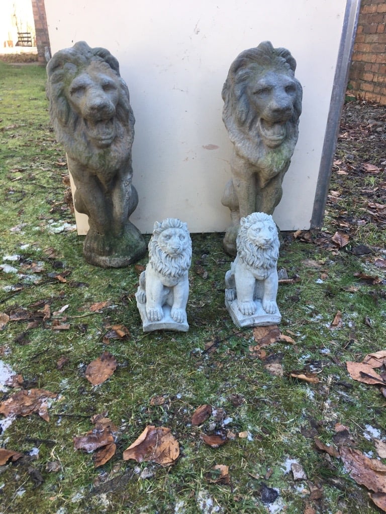 4 x LION STONE GARDEN ORNAMENT STATUES TWO LARGE AND 2 x SMALLER NEW