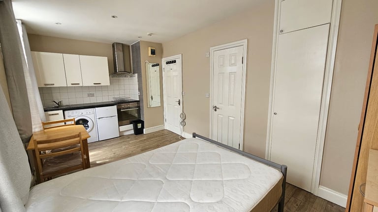 image for First floor studio flat to rent on Cricklewood Lane, NW2. Rent inc all bills except electric.