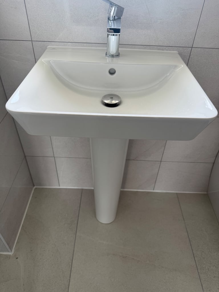 image for 3 brand new Basins 