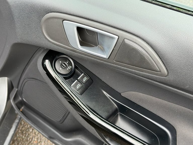 2016 Ford Fiesta 1.0T EcoBoost Zetec Hatchback 5dr Petrol Powershift Euro 6 (100 ps) Hatchback Pe...