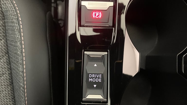 2024 Peugeot 2008 1.2 PureTech Allure SUV 5dr Petrol EAT Euro 6 (s/s) (130 ps) SUV Petrol Automatic