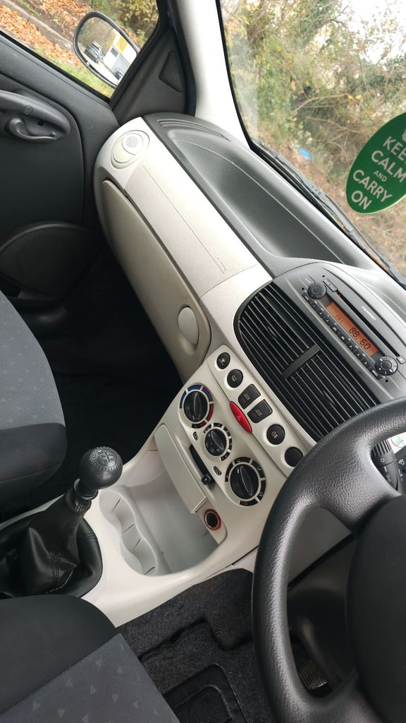 Fiat, PUNTO, Hatchback, 2005, Manual, 1242 (cc), 3 doors