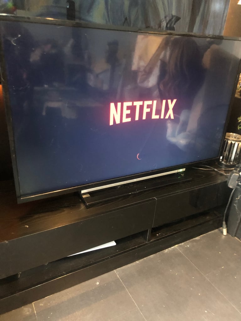 Toshiba 43 inch smart TV w/ remote 