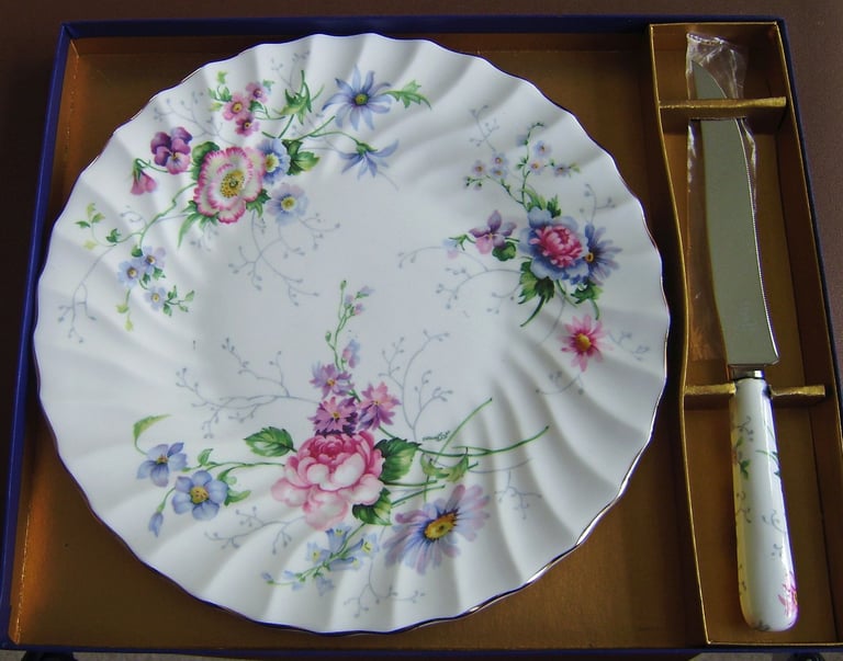 Crown Staffordshire Bone China cake plate/stand