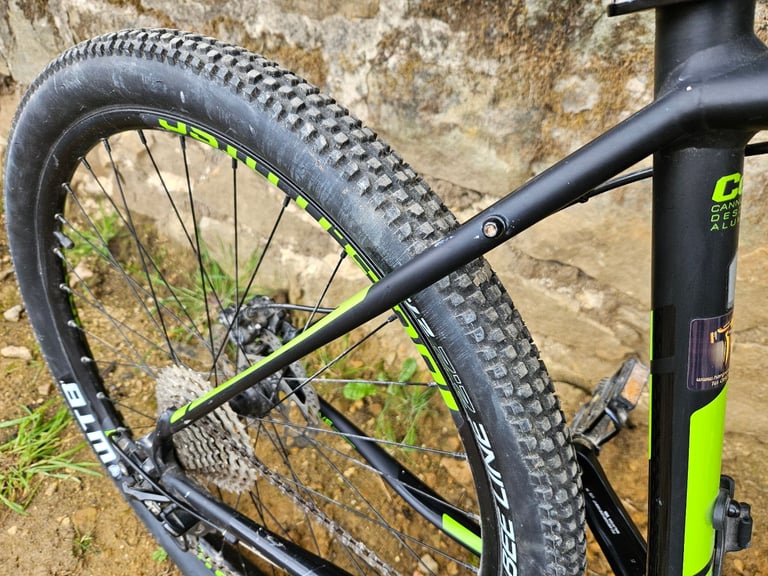 Cannondale 275 Mountain Bike. Size Large