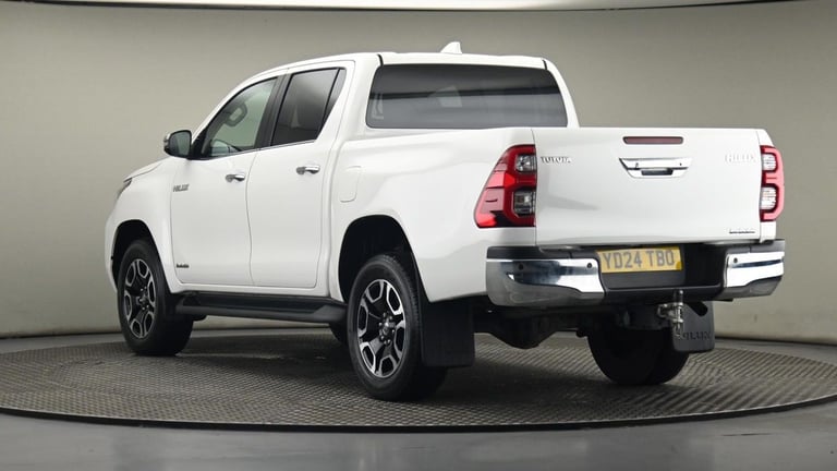 2024 Toyota Hilux 2.8 D-4D Invincible Pickup Double Cab 4dr Diesel Auto 4WD Euro 6 (s/s) (204 Pic...