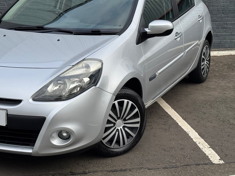 2011 Renault Clio 1.2 16V Expression 5dr HATCHBACK Petrol Manual