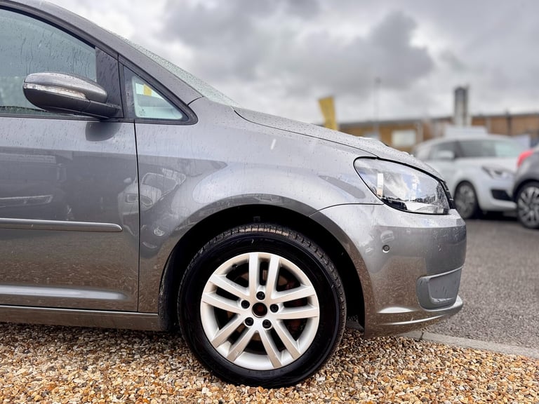 2015 Volkswagen Touran 1.6 TDI 105 BlueMotion Tech SE 5dr DSG MPV Diesel Automatic