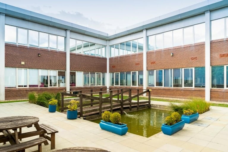 Office units to rent in Poole