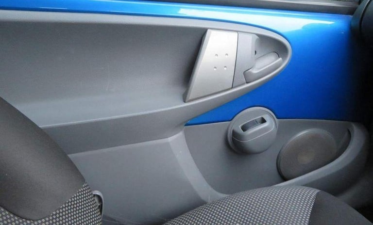 TOYOTA AYGO 1.0 VVT-i Blue MultiMode Euro 5 5dr 2010