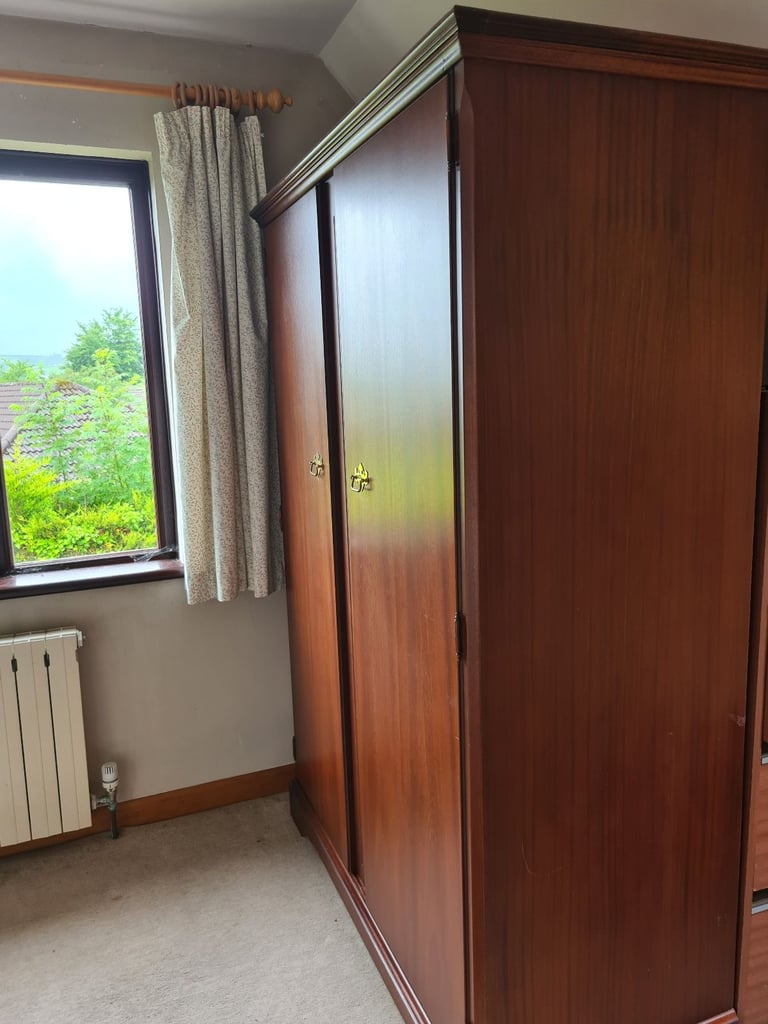 Mahogany Bedroom Furniture, Dark wood 