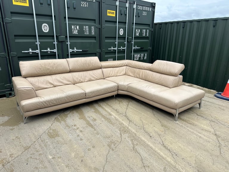 image for Luxury DFS Italian Leather Corner Sofa with Adjustable Headrests