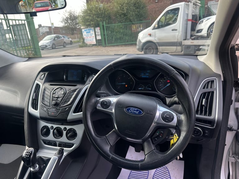 2011 Ford Focus 1.6 TDCi Zetec Euro 5 (s/s) 5dr HATCHBACK Diesel Manual