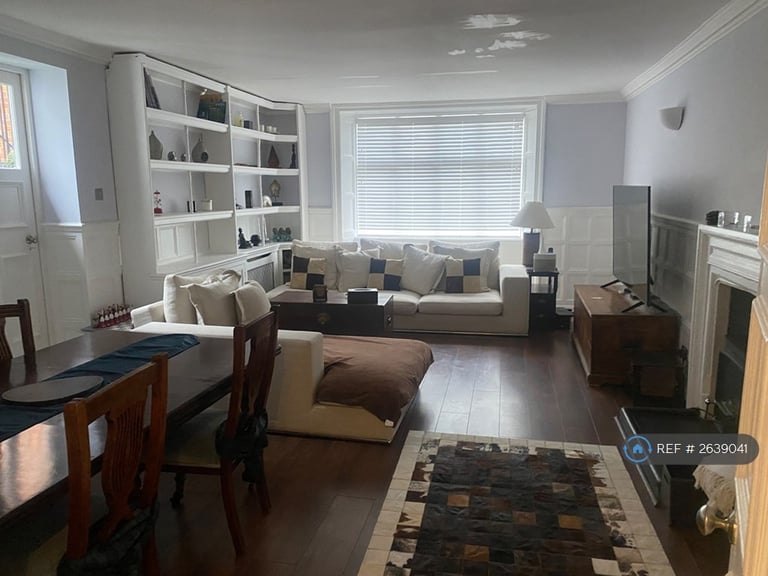 3 bedroom flat in Devey Close, London, KT2 (3 bed) (#2639041)