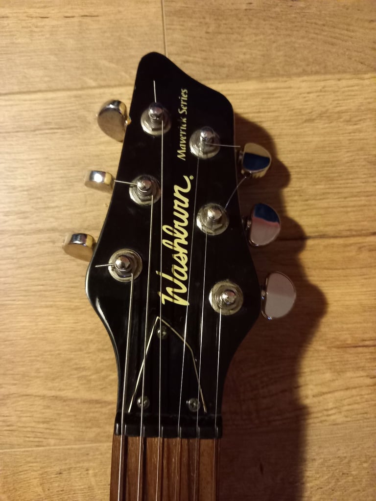 Washburn Maverick series BT-4CS electric guitar. Made between 1997-2002.