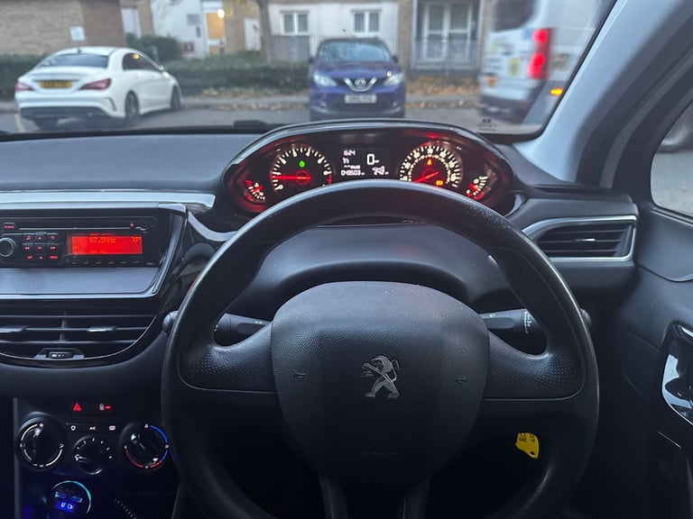 Peugeot, 208, Hatchback, 2014, Manual, 1199 (cc), 5 doors