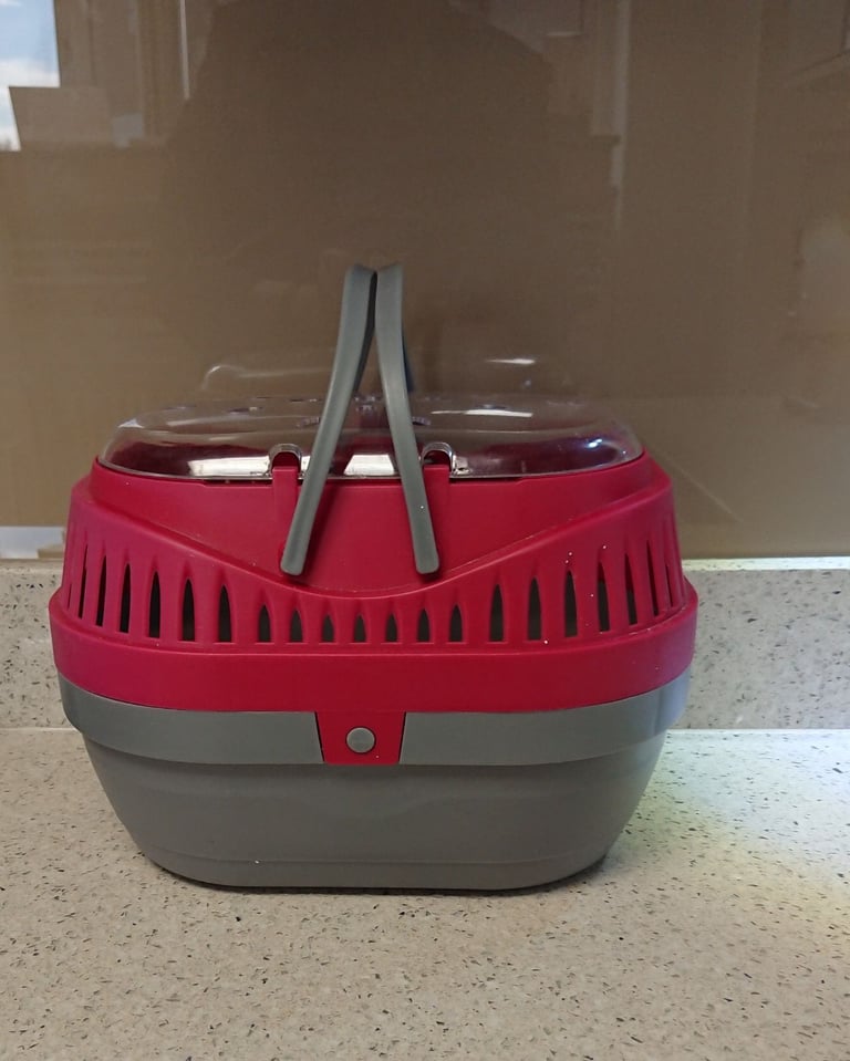 Pet carrier 