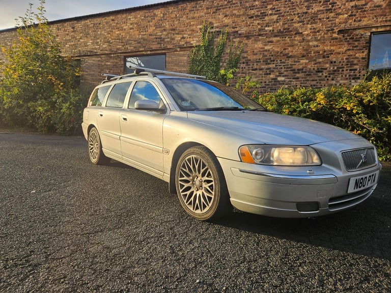 image for Volvo, V70, Estate, 2006, Semi-Auto, 2401 (cc), 5 doors