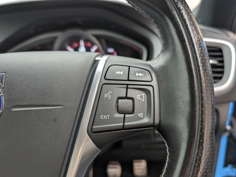 2015 Volvo V40 2.0 D2 R-Design Lux Nav Hatchback 5dr Diesel Manual Euro 6 (s/s) (120 ps) - HATCHB...