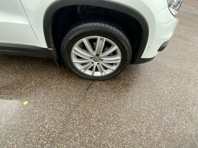 2015 Volkswagen Tiguan 2.0 TDI BlueMotion Tech Match Edition SUV 5dr Diesel DSG 4WD Euro 6 (s/s) ...