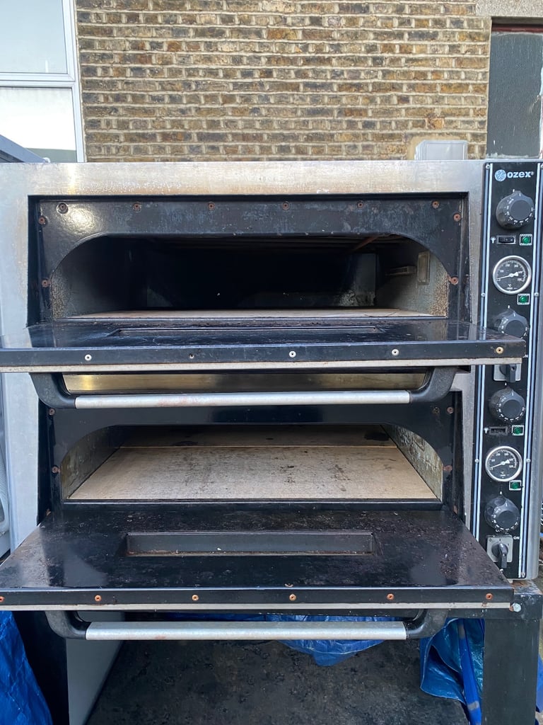 Electric pizza/baking oven