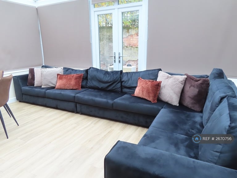 8 bedroom house in Harlaxton Drive, Nottingham, NG7 (8 bed) (#2670756)