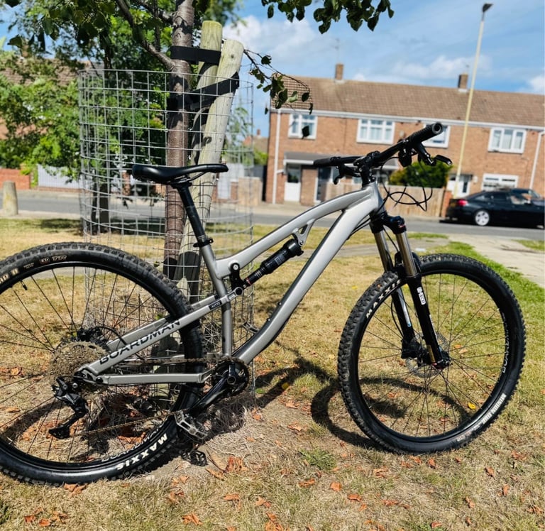 BOARDMAN MTR 8.6 FULL SUSPENSION MOUNTAIN BIKE !