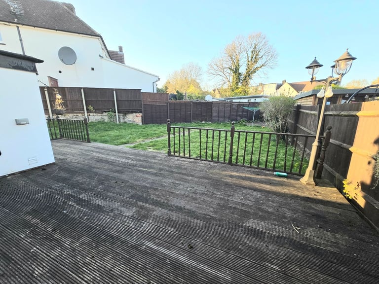 image for Spacious 3 Bedroom in Brent EN5 House Company lets welcomed