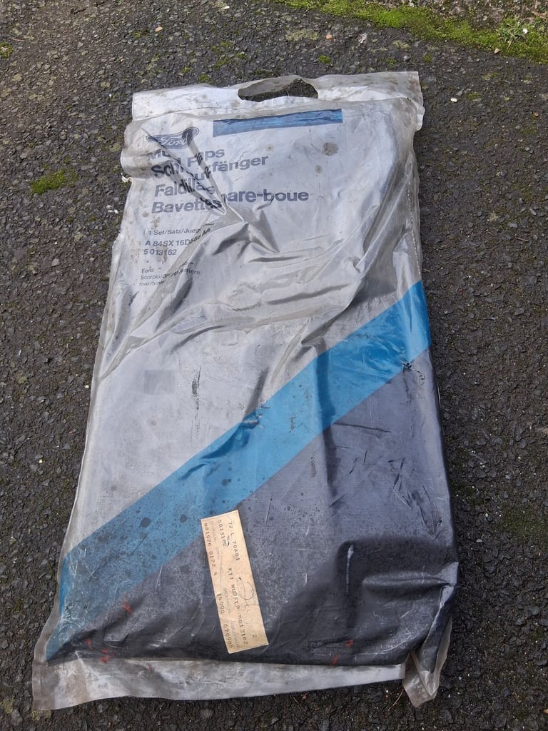 Ford granada scorpio genuine ford mud flaps rear in packet unused
